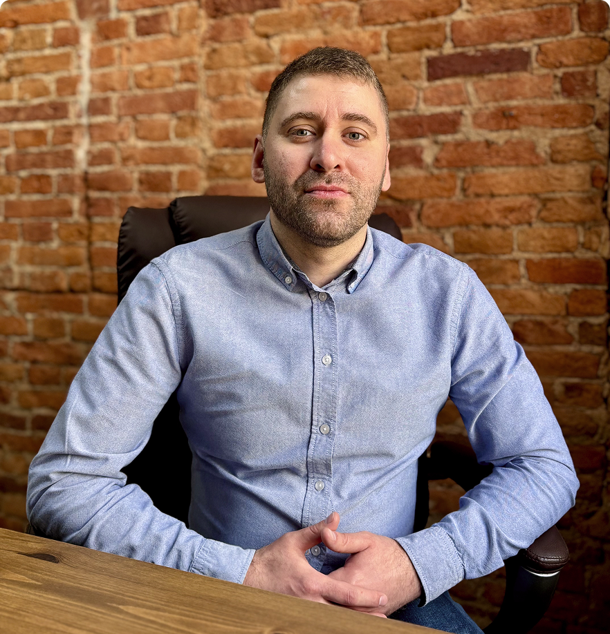 Роман Назарьин
